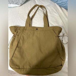 Lululemon tote bag
